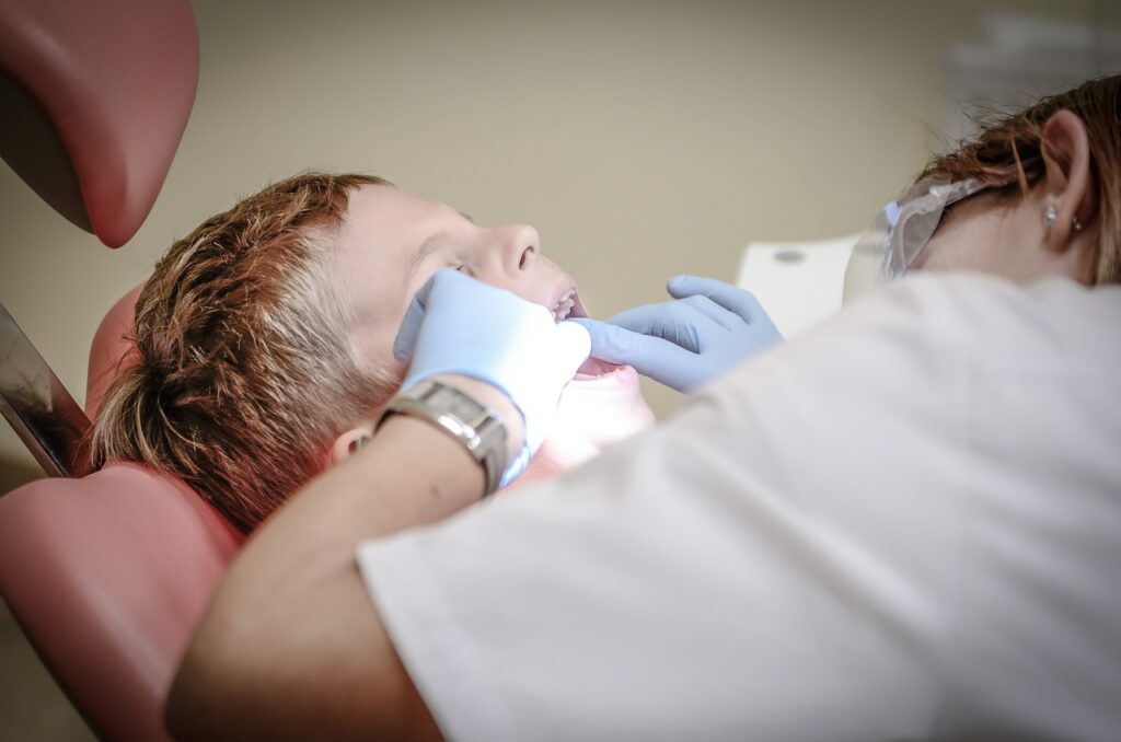 dentist, patient, dental care-428646.jpg
